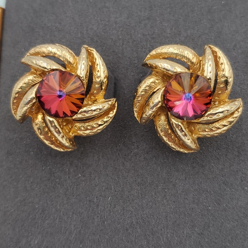 Gold Tone & Hot Pink Rhinestone Clip Earrings